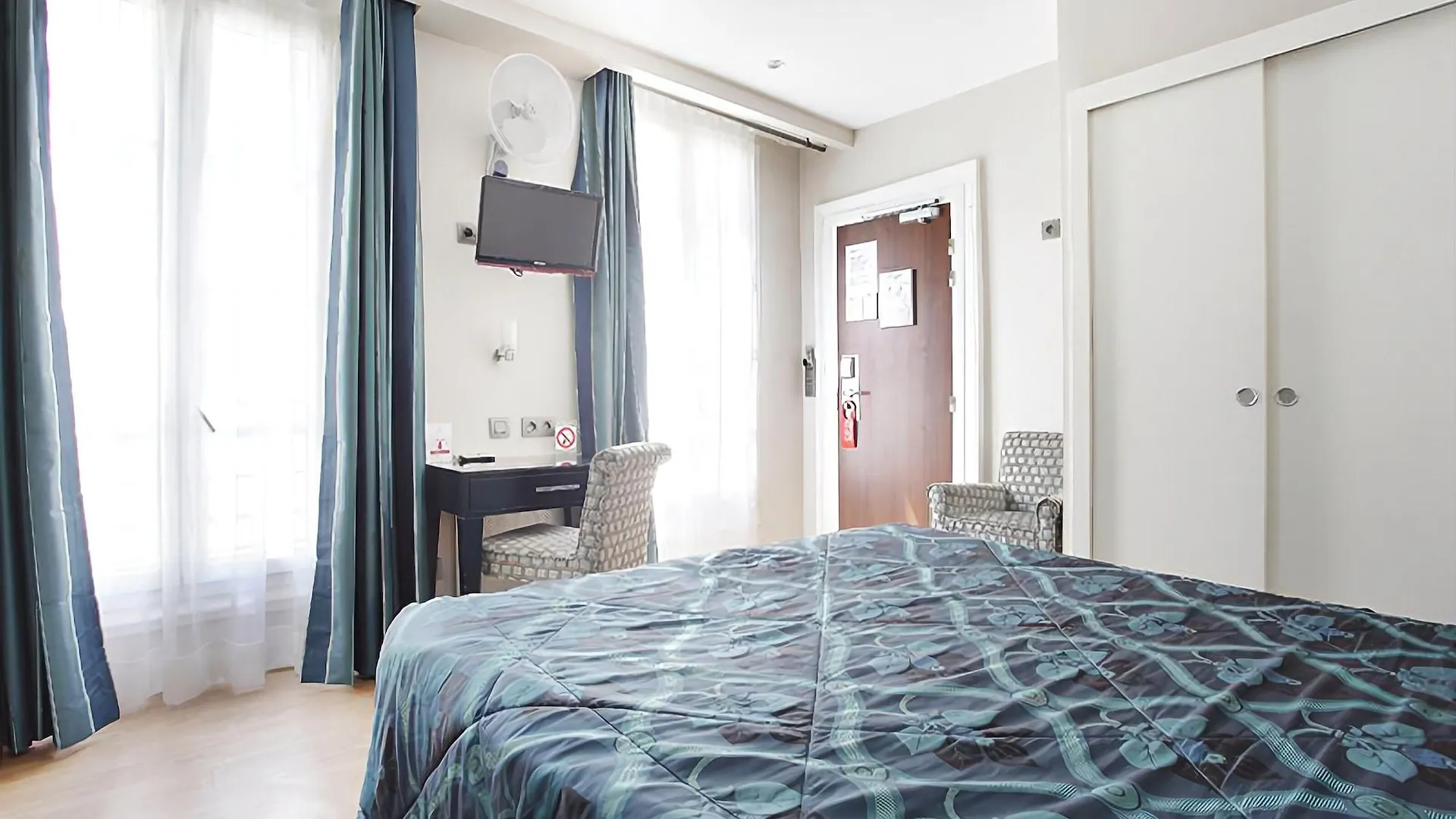 **  Hotel Montpensier Paris France