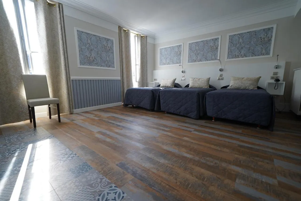 **  Hotel Montpensier Paris França